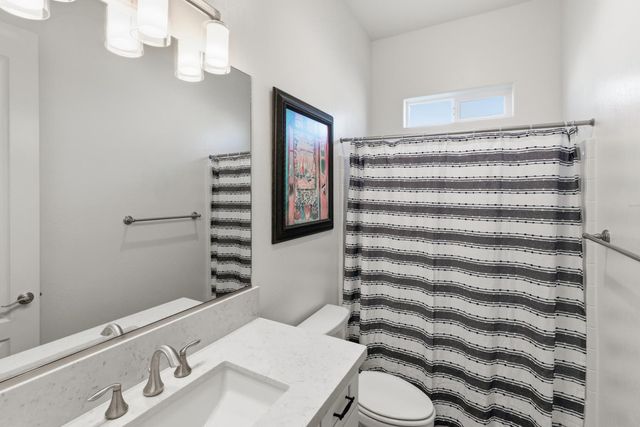 2937 22nd Avenue, Kingsburg, CA 93631