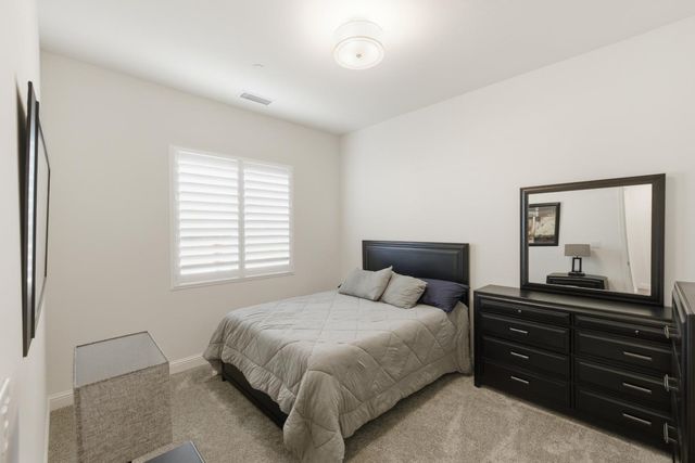 2937 22nd Avenue, Kingsburg, CA 93631