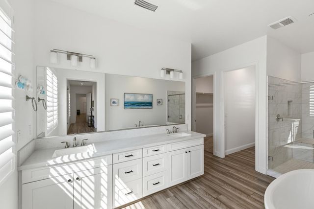 2937 22nd Avenue, Kingsburg, CA 93631