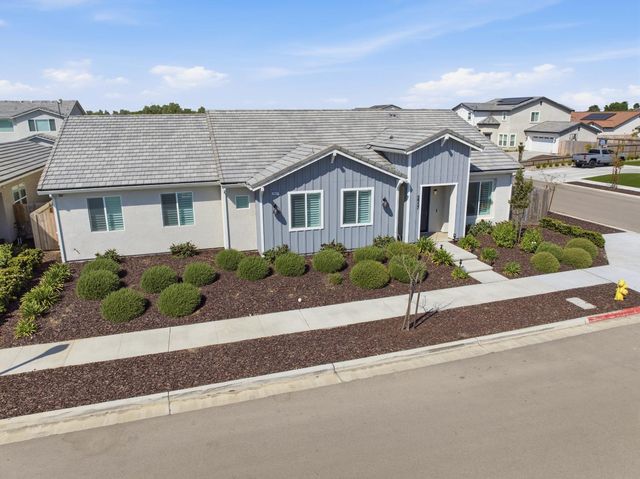 2937 22nd Avenue, Kingsburg, CA 93631