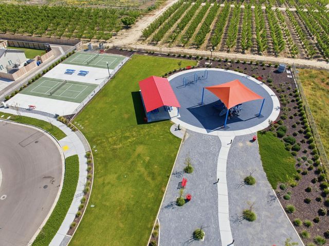 2937 22nd Avenue, Kingsburg, CA 93631