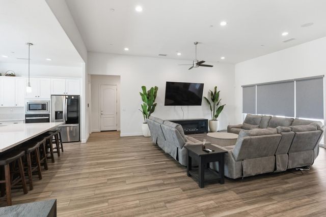 2937 22nd Avenue, Kingsburg, CA 93631