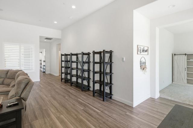 2937 22nd Avenue, Kingsburg, CA 93631