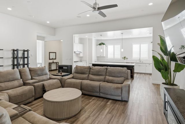 2937 22nd Avenue, Kingsburg, CA 93631