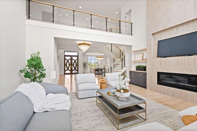 15 Old Orchard Lane, Indian Hill, OH 45242