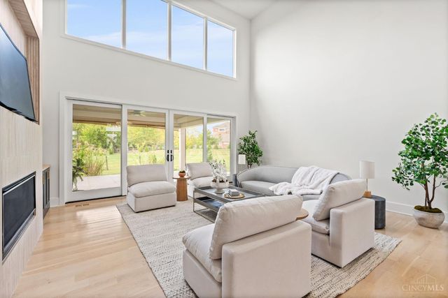 15 Old Orchard Lane, Indian Hill, OH 45242