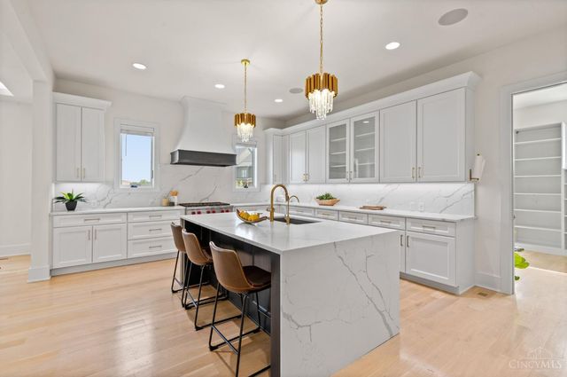 15 Old Orchard Lane, Indian Hill, OH 45242