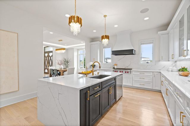 15 Old Orchard Lane, Indian Hill, OH 45242