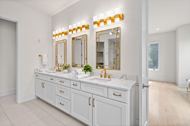 15 Old Orchard Lane, Indian Hill, OH 45242