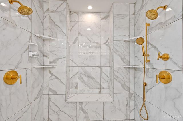 15 Old Orchard Lane, Indian Hill, OH 45242