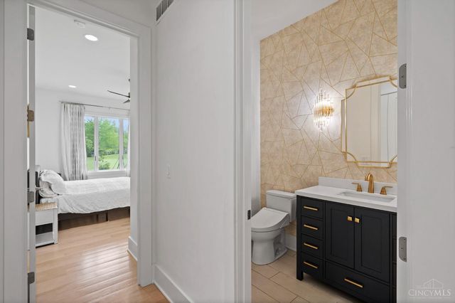 15 Old Orchard Lane, Indian Hill, OH 45242