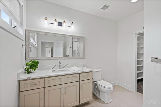 15 Old Orchard Lane, Indian Hill, OH 45242