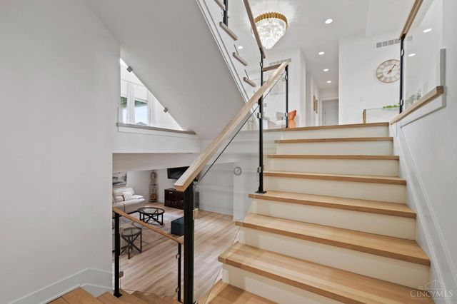 15 Old Orchard Lane, Indian Hill, OH 45242