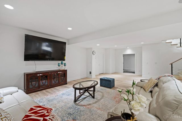 15 Old Orchard Lane, Indian Hill, OH 45242