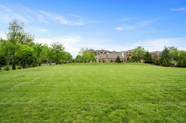 15 Old Orchard Lane, Indian Hill, OH 45242