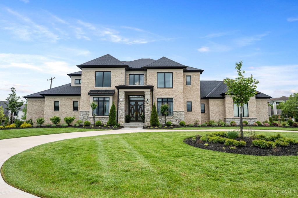 15 Old Orchard Lane, Indian Hill, OH 45242