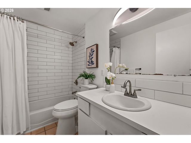 7030 Sw 78TH Ave, Portland, OR 97223