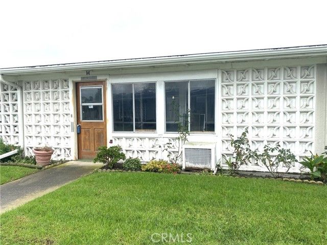 1621 Monterey Rd., M2-19H, Seal Beach, CA 90740