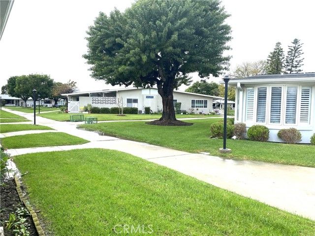 1621 Monterey Rd., M2-19H, Seal Beach, CA 90740