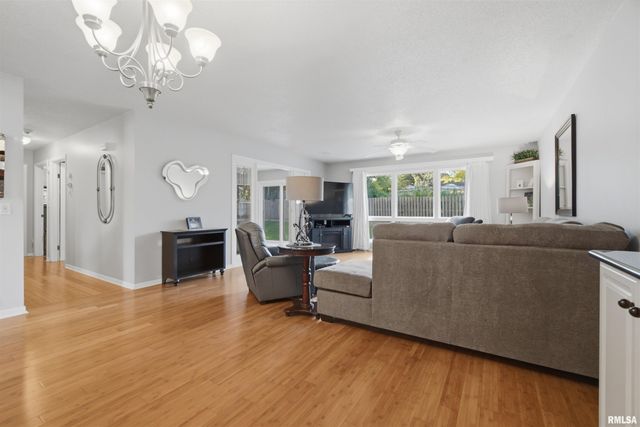 440 W WOODRIDGE Lane, Peoria, IL 61614