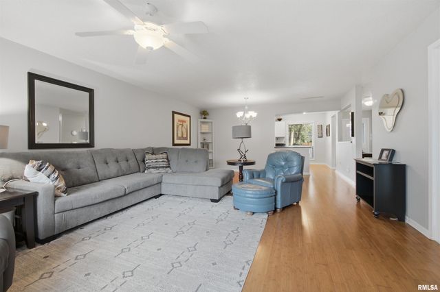 440 W WOODRIDGE Lane, Peoria, IL 61614