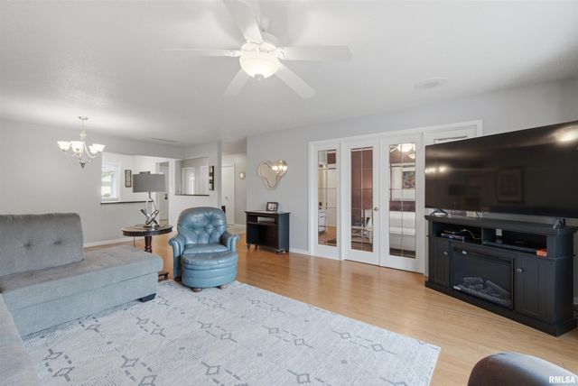 440 W WOODRIDGE Lane, Peoria, IL 61614