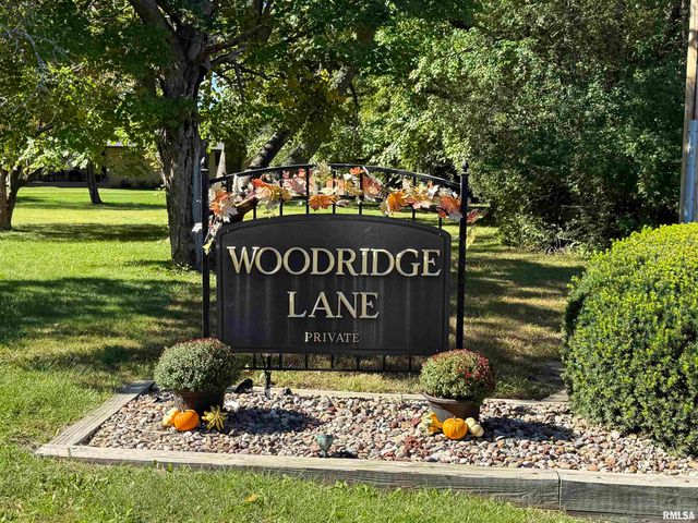440 W WOODRIDGE Lane, Peoria, IL 61614