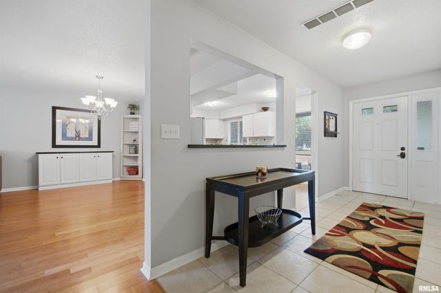 440 W WOODRIDGE Lane, Peoria, IL 61614