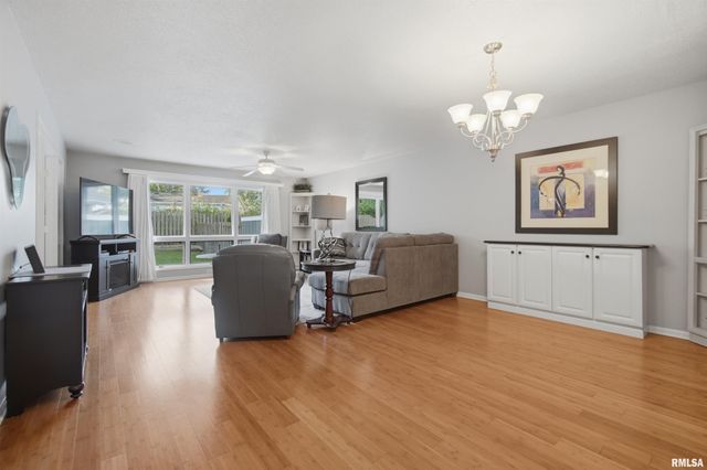 440 W WOODRIDGE Lane, Peoria, IL 61614