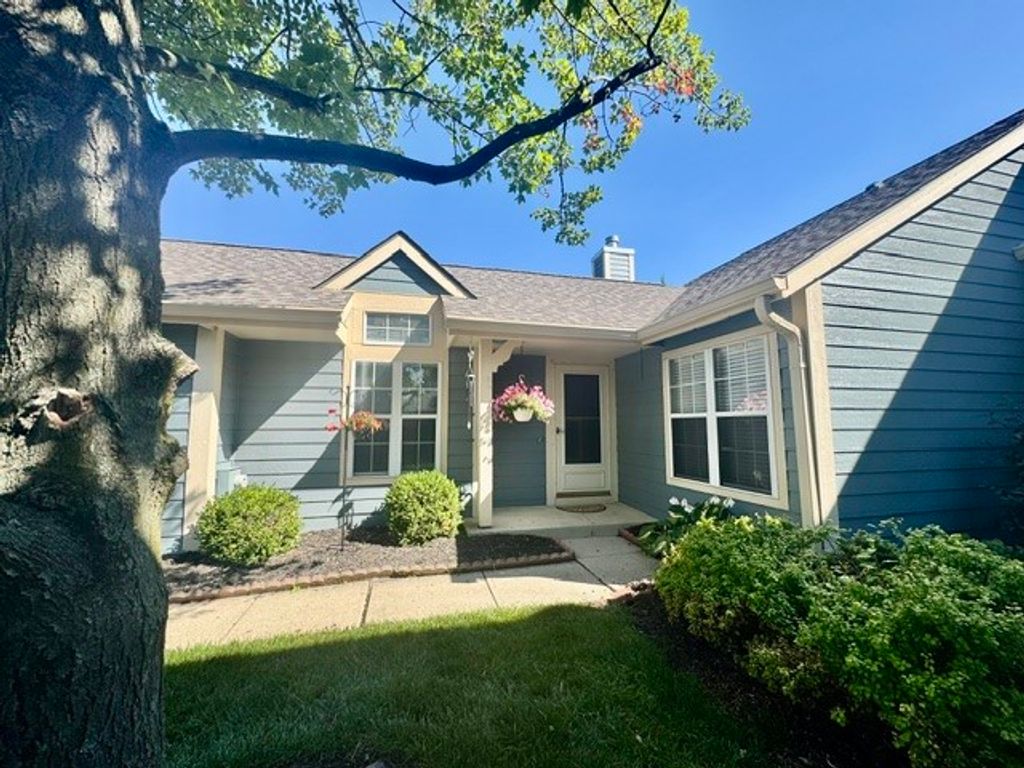 169 Queens Crossing, Centerville, OH 45458