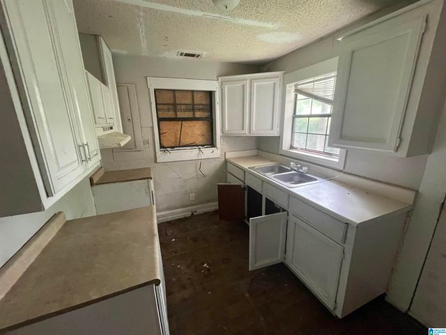 1202 15TH STREET, Midfield, AL 35228
