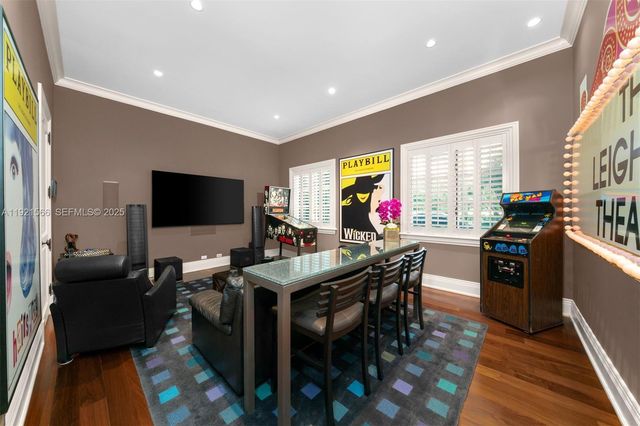 8010 Ponce De Leon Rd, Miami, FL 33143