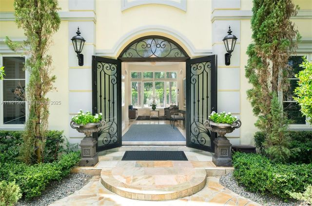 8010 Ponce De Leon Rd, Miami, FL 33143