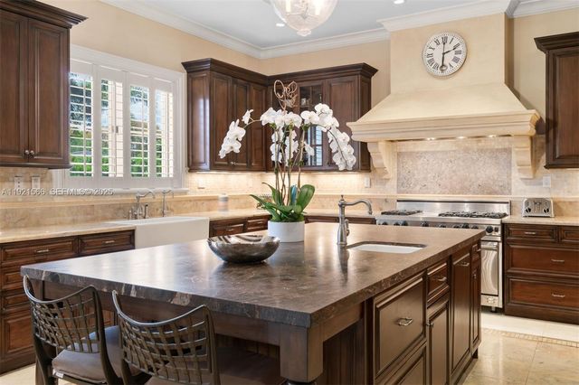 8010 Ponce De Leon Rd, Miami, FL 33143