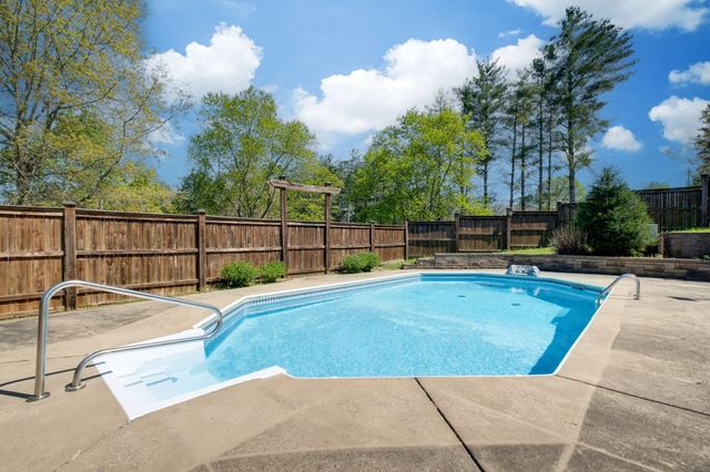 1249 White Road, Bon Aqua, TN 37025