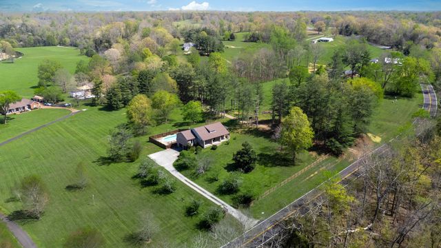 1249 White Road, Bon Aqua, TN 37025