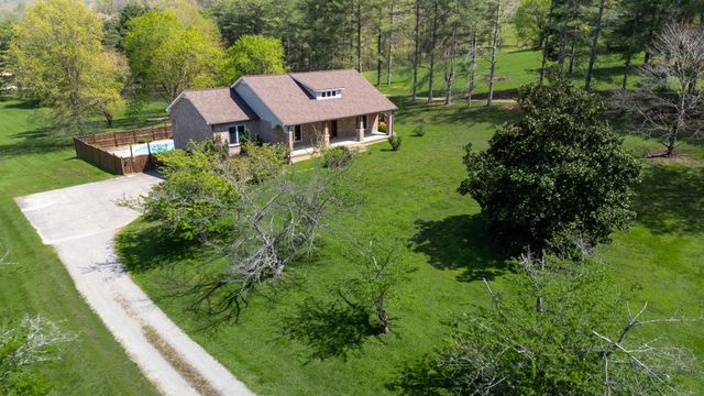 1249 White Road, Bon Aqua, TN 37025