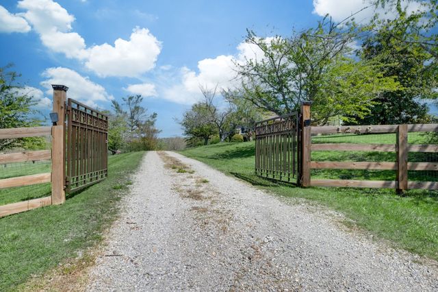 1249 White Road, Bon Aqua, TN 37025