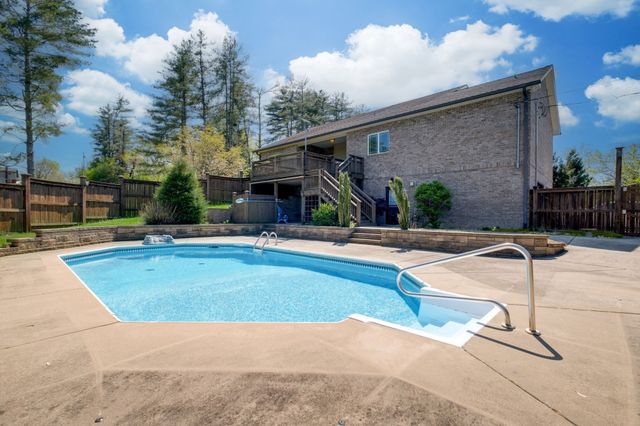 1249 White Road, Bon Aqua, TN 37025