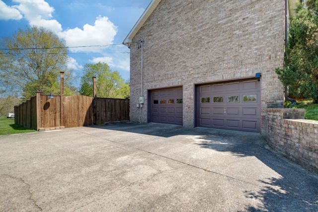 1249 White Road, Bon Aqua, TN 37025