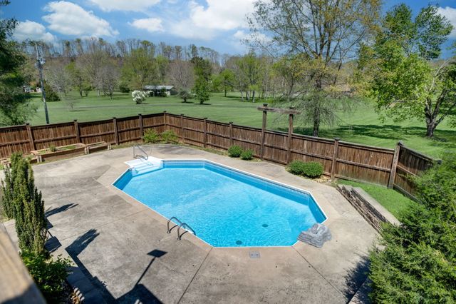 1249 White Road, Bon Aqua, TN 37025