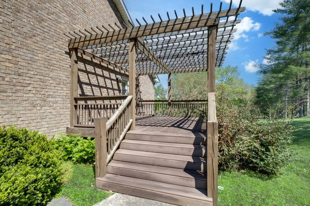 1249 White Road, Bon Aqua, TN 37025
