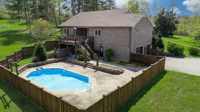 1249 White Road, Bon Aqua, TN 37025