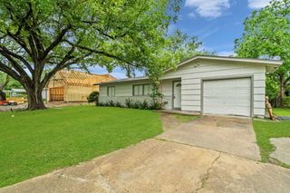 207 W Saunders Street, League City, TX 77573