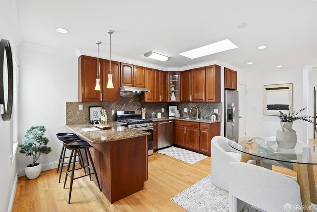 2487 33rd Avenue, San Francisco, CA 94116