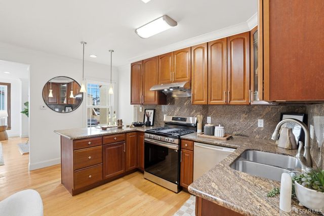 2487 33rd Avenue, San Francisco, CA 94116