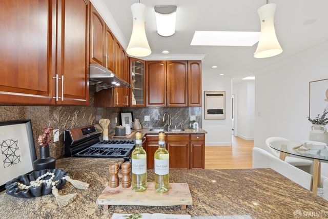 2487 33rd Avenue, San Francisco, CA 94116