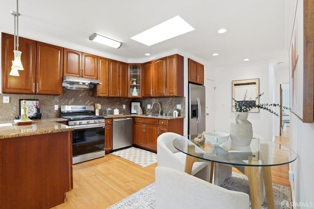 2487 33rd Avenue, San Francisco, CA 94116