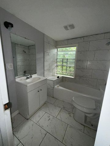 3012 Live Oak Street, Houston, TX 77004