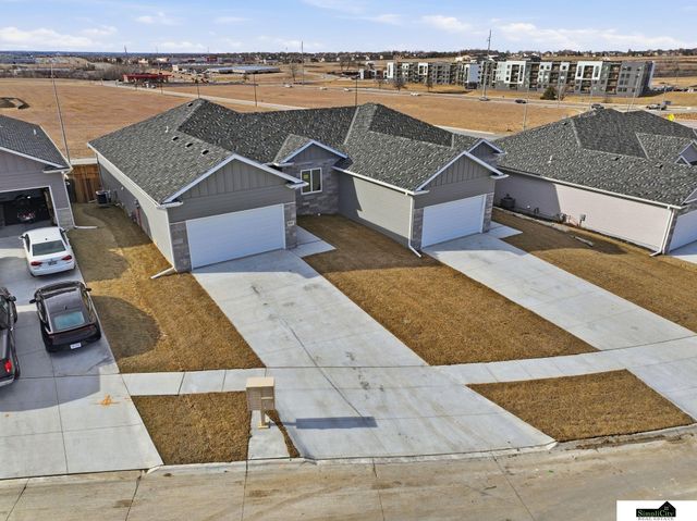 8621 S 49th Street, Lincoln, NE 68516